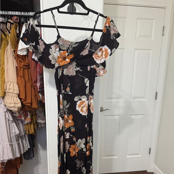 Lulu’s Black Floral Maxi Open Shoulder - Picture 6 of 7